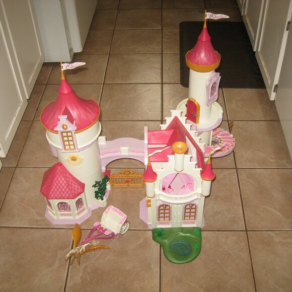 Playmobil 5142 Dream Fantasy Princess Castle - Large Playset Lot - Plus extras - Picture 1 of 16